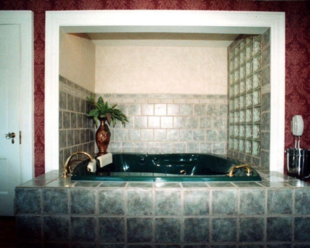 Julias Bed And Breakfast Hubbard 외부 사진